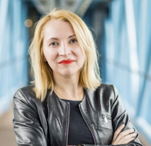 Zdjęcie przedstawia Ewę ŚLĘZAK-BELOWSKĄ